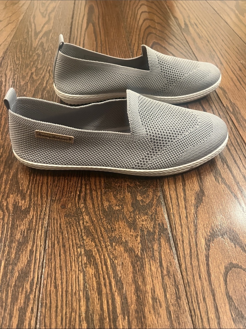 Tommy Bahama Slip-On Knit Loafers in Light Gray Size 9